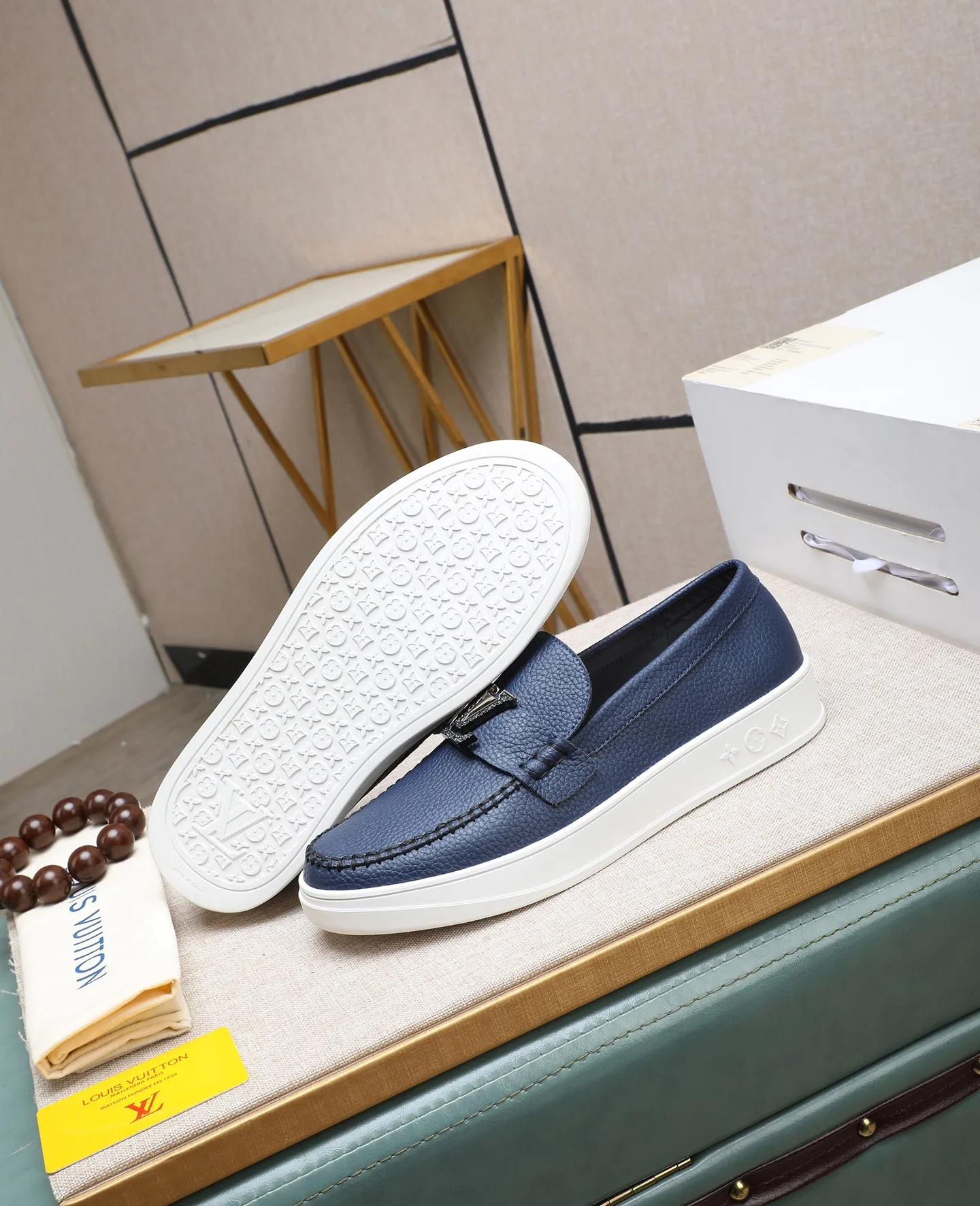 Men's shoes 💰440 📛📛【LOUIS VUITTON】Louis Vuitton official website synchronized new products 👟Milan fashion catwalk style 🇰🇾🇰🇾LV family logo, celebrity style, a must-have for fashionistas ⚠️First-layer calfskin ➕Genuine leather lining ➕Official website original version special outsole 👞Number 38-44